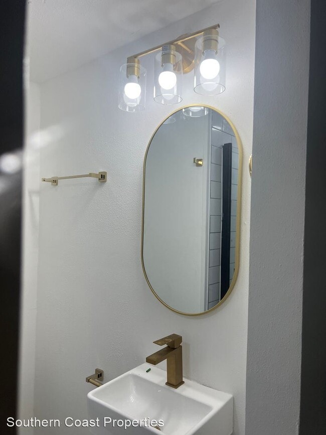 Foto del edificio - 3 br, 2 bath House - 625 West 46th St.