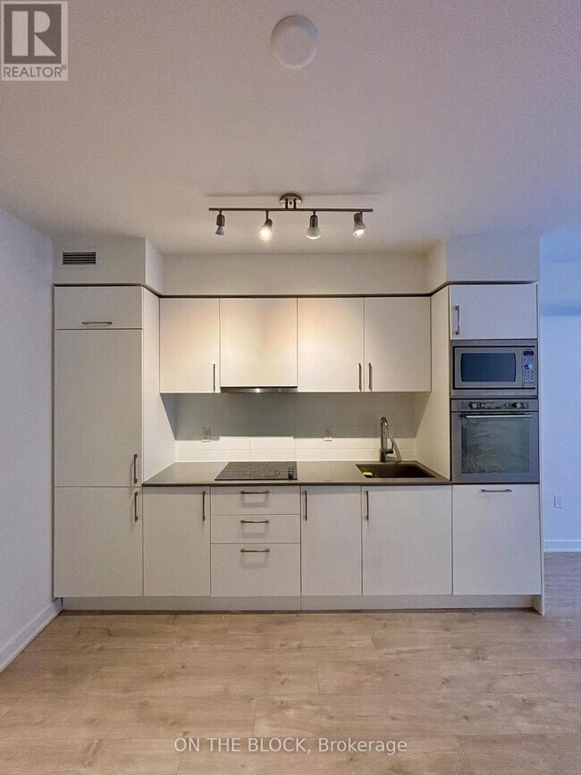 Photo du bâtiment - 27 Bathurst St