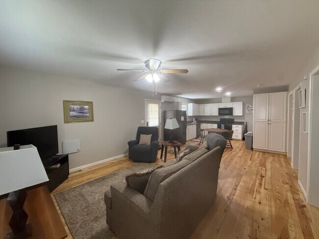 Foto del edificio - 80 Redwood Ln