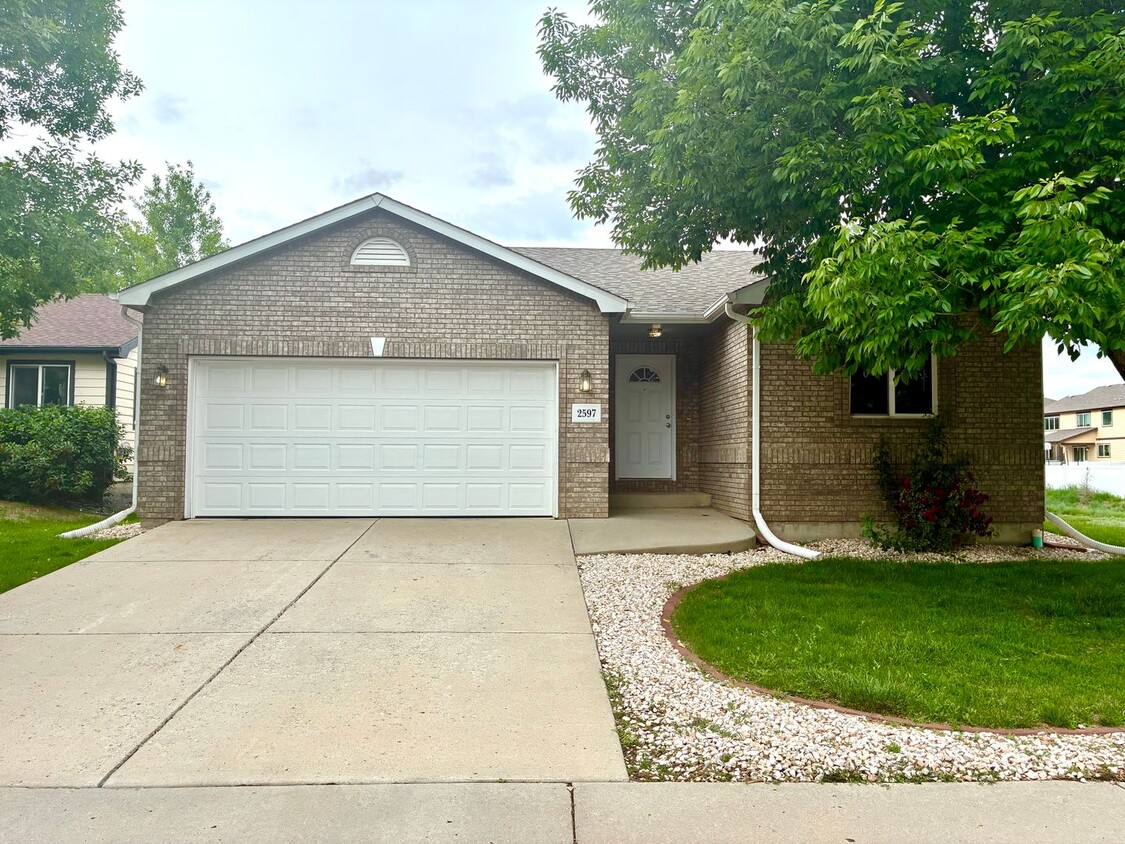 Ranch Style Home Located on Dead-End Street, Easy Access to I-25 - Ranch Style Home Located on Dead-End Street, Easy Access to I-25