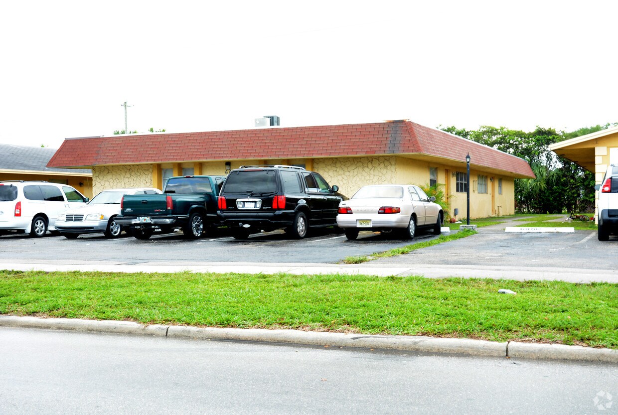 Building Photo - 641 Kathy Ln