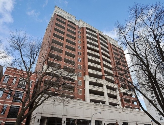 Building Photo - 828 W Grace St