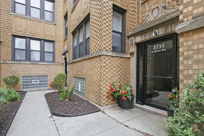 Foto del edificio - 3731 N Elston Ave