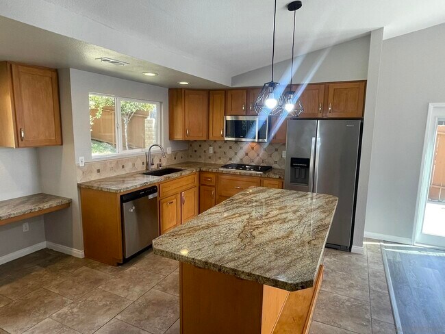 Building Photo - 1065 Paseo Del Norte