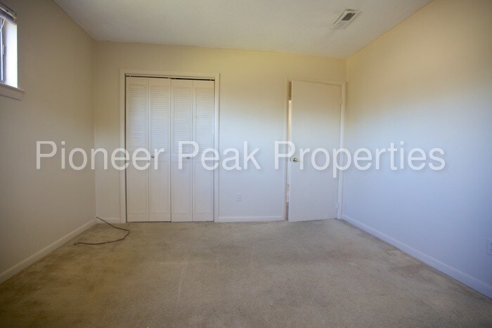 Building Photo - 7825 Basswood Ln