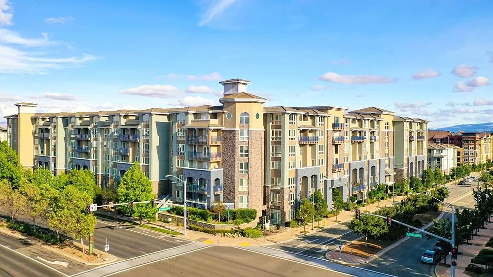 Foto principal - 5501 De Marcus Blvd