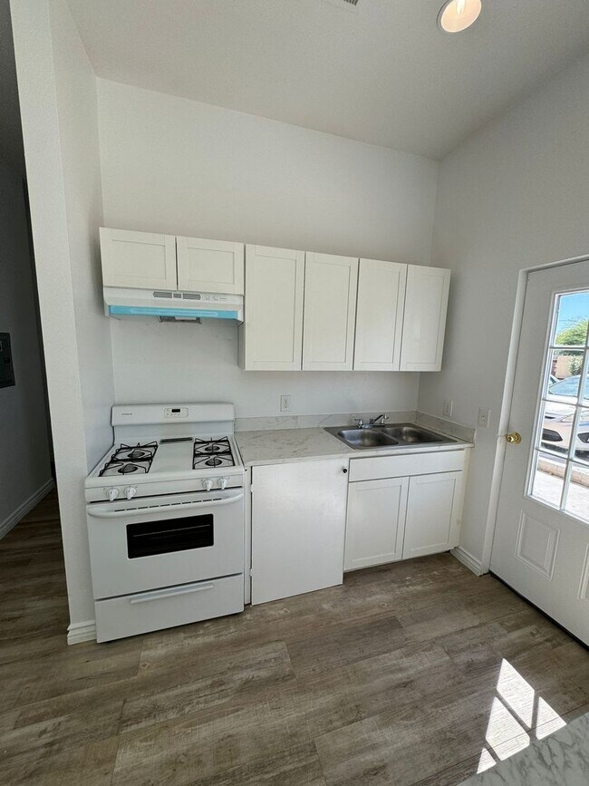 Building Photo - 3760 E Calle De Carlos