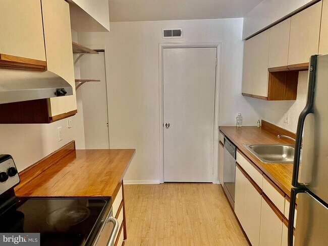 Building Photo - 706A Cypress Point Cir