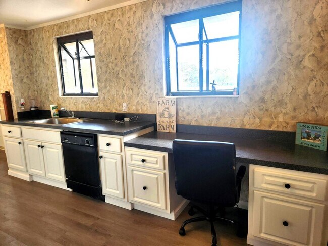 Building Photo - 2355 FL-100