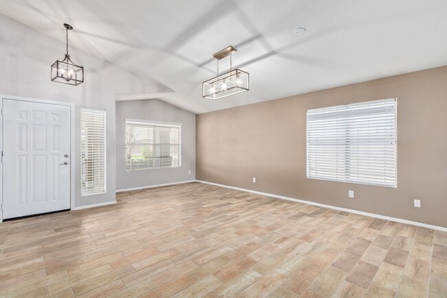 Foto del edificio - GORGEOUS home in the highly desired Arrowhead Ranch