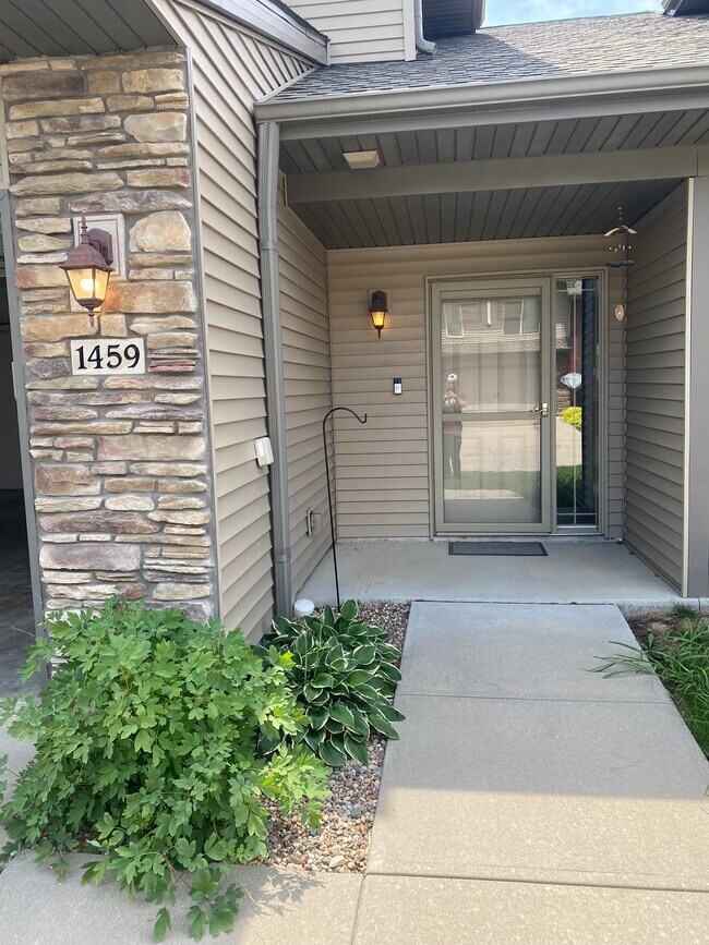 Building Photo - 1459 Marilyn Dr