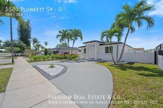 Building Photo - 5580 Plunkett St