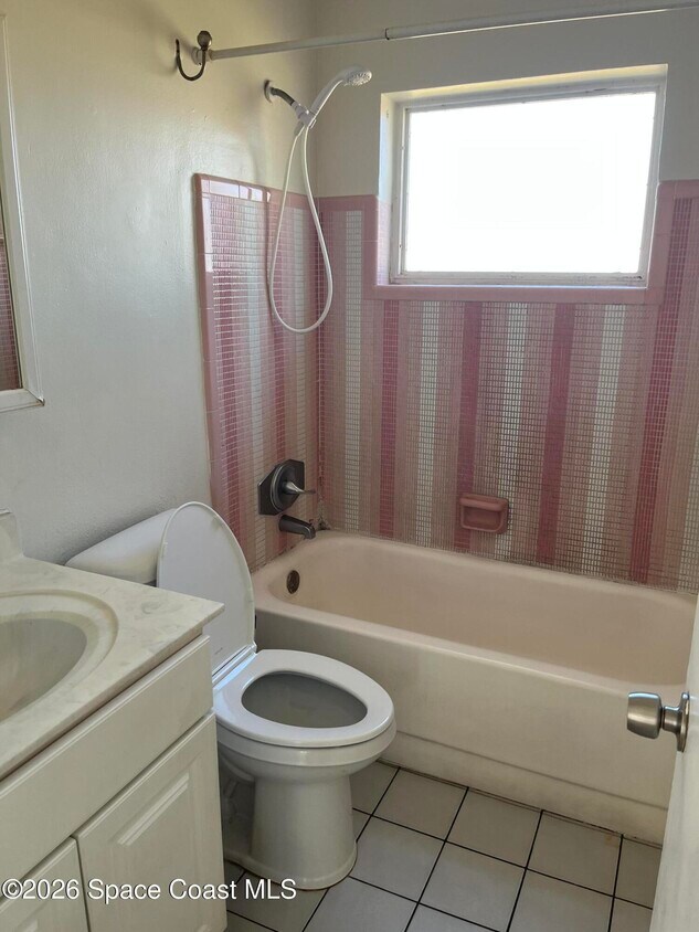 Foto del edificio - 360 St Regis Dr