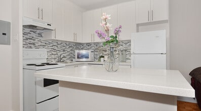 Building Photo - 153 St George St