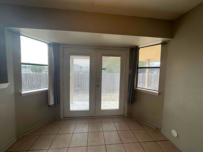 Foto del edificio - 2801 Traverse Dr