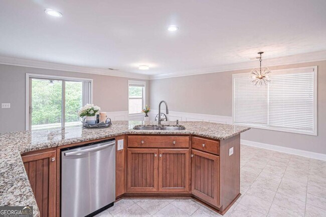Foto del edificio - 5660 Crest Hill Dr NE