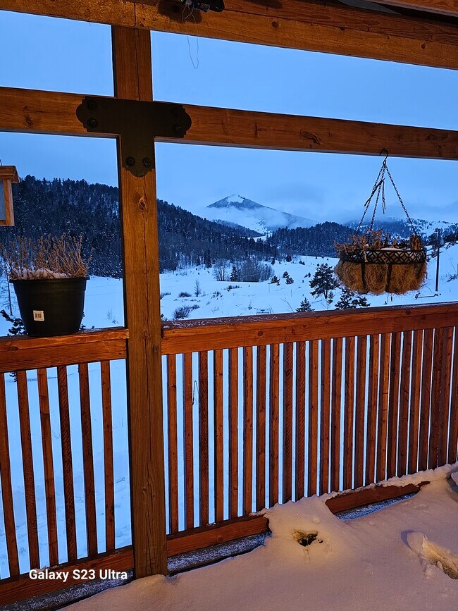 Foto del edificio - 47 Monarch Dr