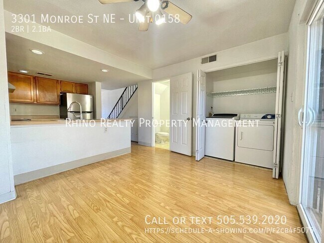 Building Photo - Cozy 2 Bedroom 2.5 Bathroom In The Heart o...