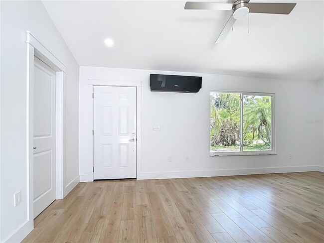 Foto del edificio - 7341 Hart St