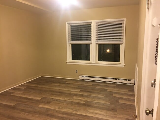 Building Photo - GREAT LOWER SOUTH HILL STUDIO , CLOSE TO HUCKLEBERRY MARKET