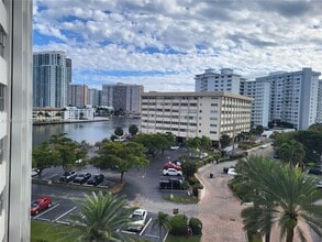 Building Photo - 100 Golden Isles Dr