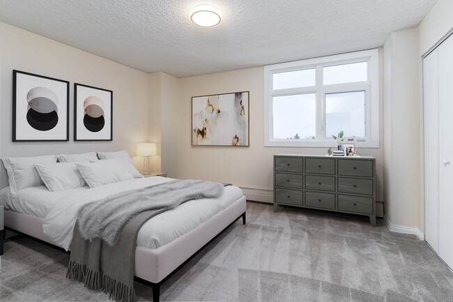 Building Photo - Southgate Tower