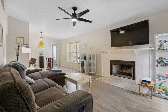 Foto del edificio - 14733 Norwood Oaks Dr