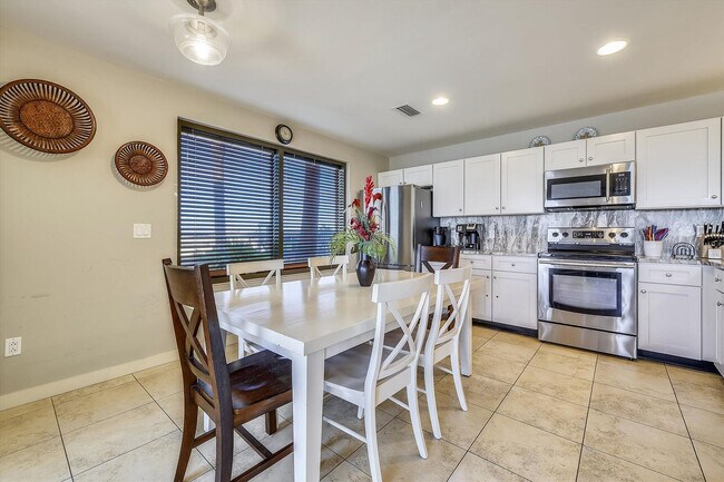 Foto del edificio - 15100 Front Beach Rd