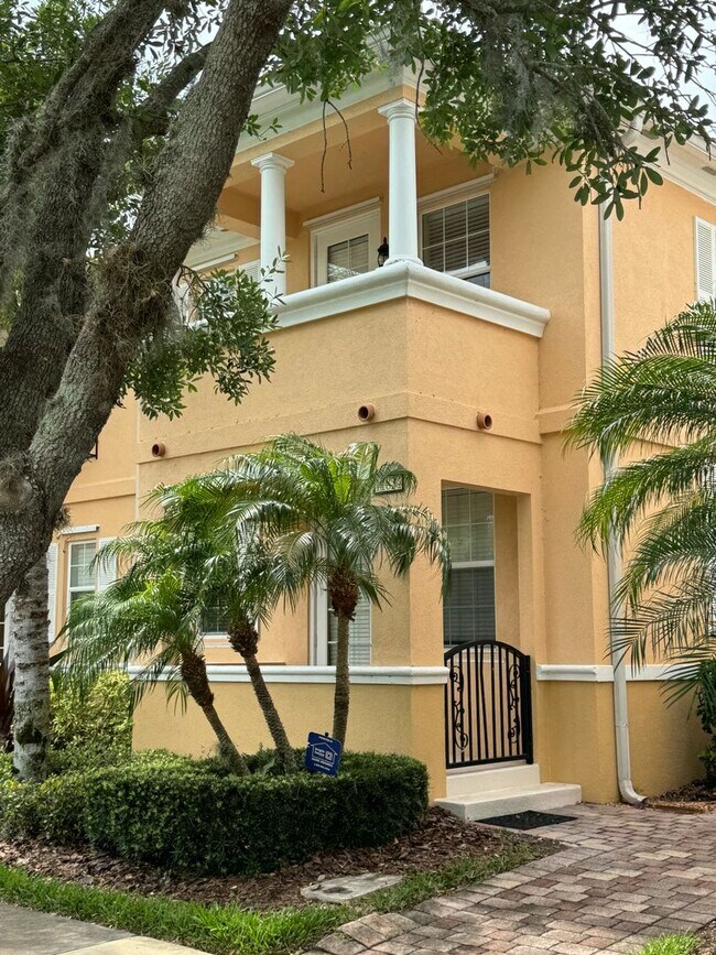 Foto del edificio - Beautiful Lake Nona Townhome