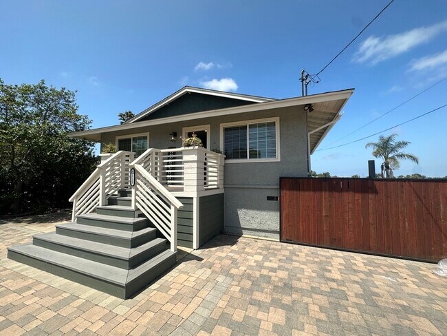 Foto del edificio - Beautifully Renovated Stand Alone Home Fea...
