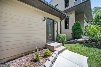 Building Photo - 1126 Briarcliff Pl NE