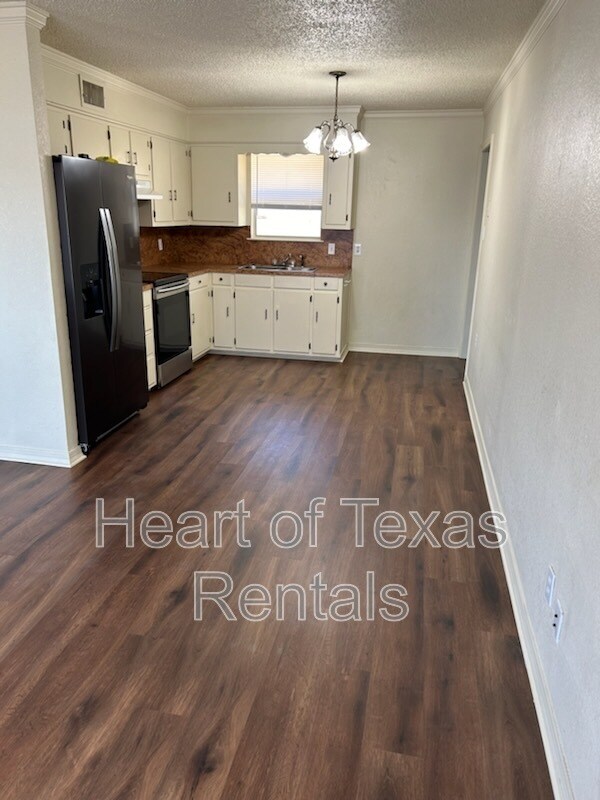 Foto del edificio - 822 N Avenue F