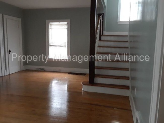 Building Photo - 429 Elm St