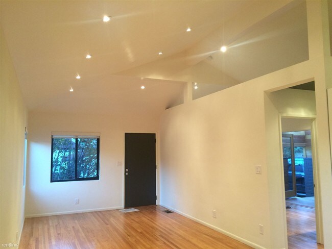 Building Photo - 1 br, 1 bath  - 2134 Griffith Park Blvd