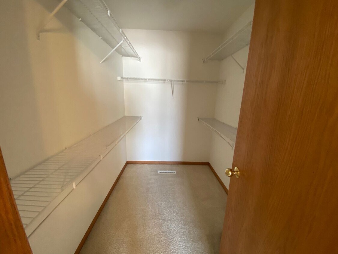 Foto principal - 3 Bed, 2 Bath Townhome in South Fargo!