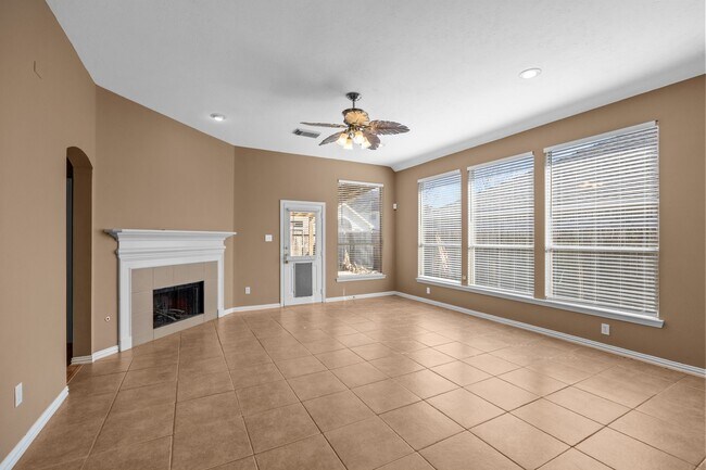 Foto del edificio - 7206 Hollow Field Ln