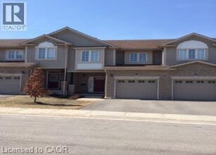 Building Photo - 105 Pinnacle Dr
