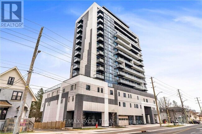 Building Photo - 128-128 King St N