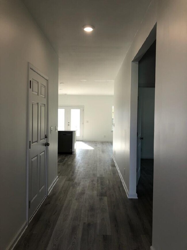 Building Photo - 899 Nicklaus Rd