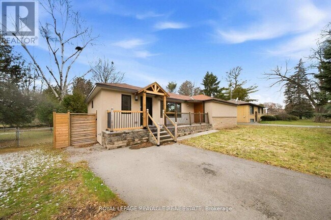 Photo du bâtiment - 208 Glen Oak Dr