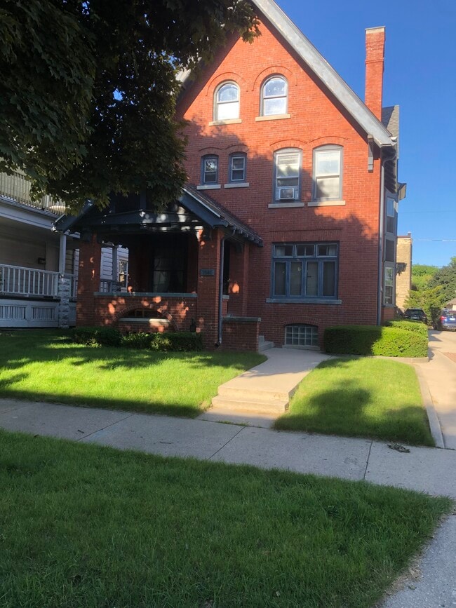 Building Photo - 2582 N Cramer St