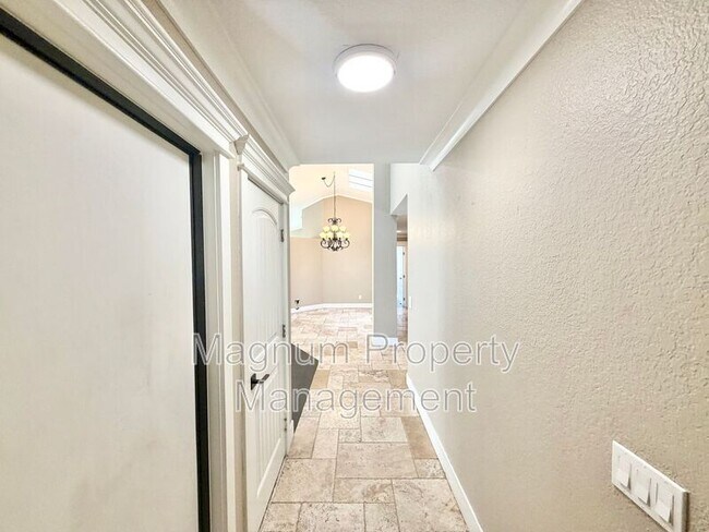 Building Photo - 11938 Venetian Dr