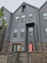 Building Photo - 1609 Parkwood Ave