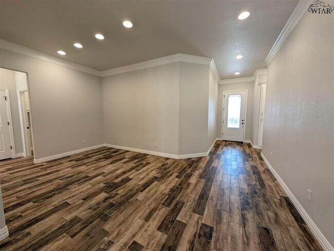 Foto del edificio - 5001 Cy Young Dr