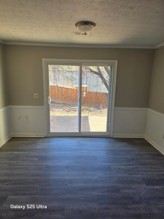 Building Photo - 900 Indian Lake Dr NW