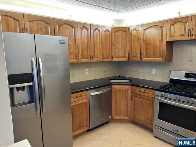 Building Photo - 126 Raintree Ln