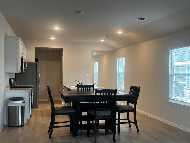Foto del edificio - 177 Grey Slate Ave