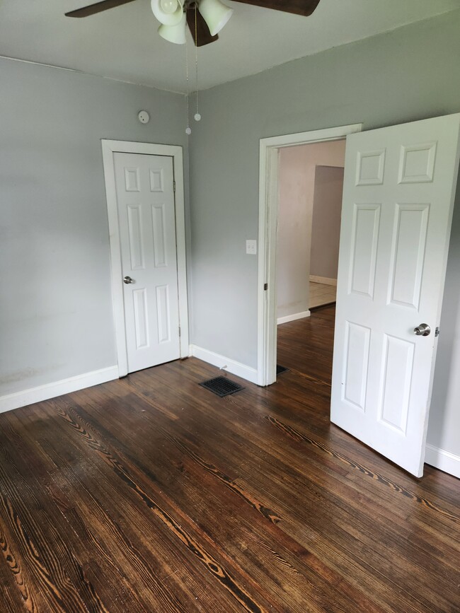 front bedroom - 1239 Franklin St