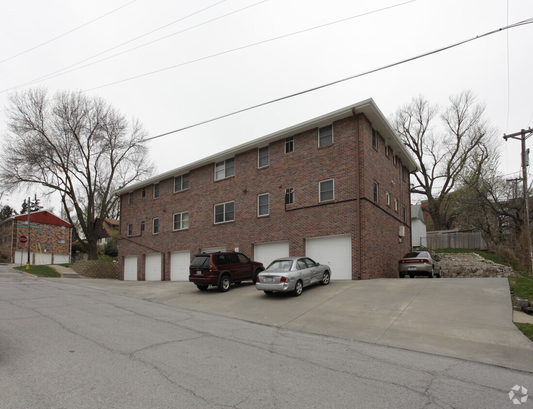 Building Photo - 4802 Underwood Ave