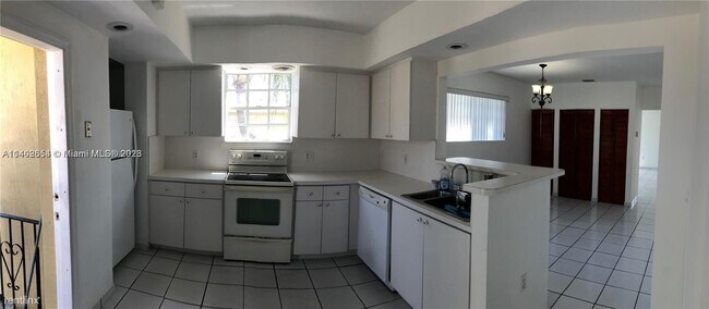 Foto del edificio - 2 br, 2 bath House - 2831 SW 64th Ave # 1